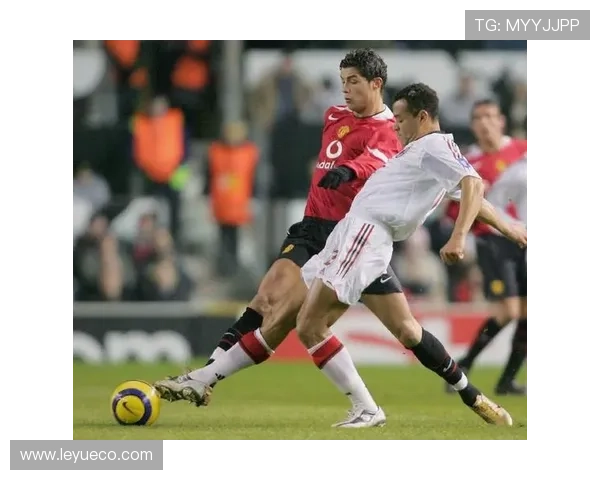 在进攻体系下马尔蒂尼与卡福边后卫职责出现分化趋势