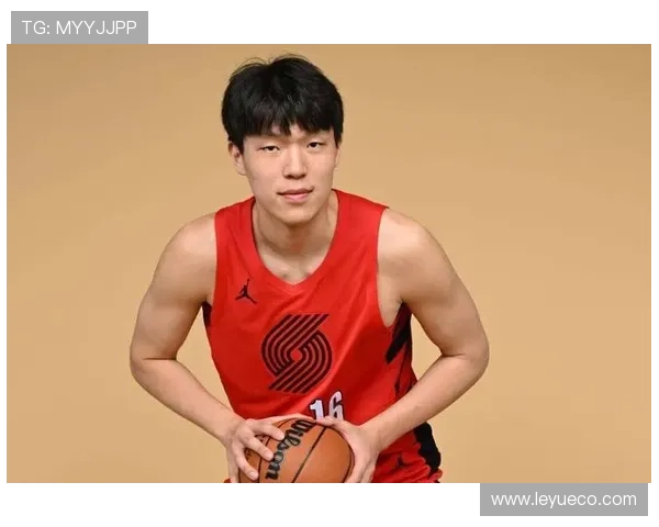 杨瀚森无球跑位更主动，对比周琦更具牵制力