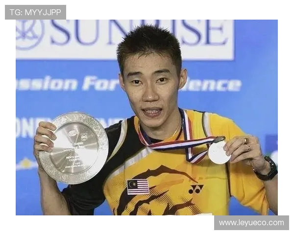 李宗伟赛场上杠杠的，下场买包逛街比明星还张扬！